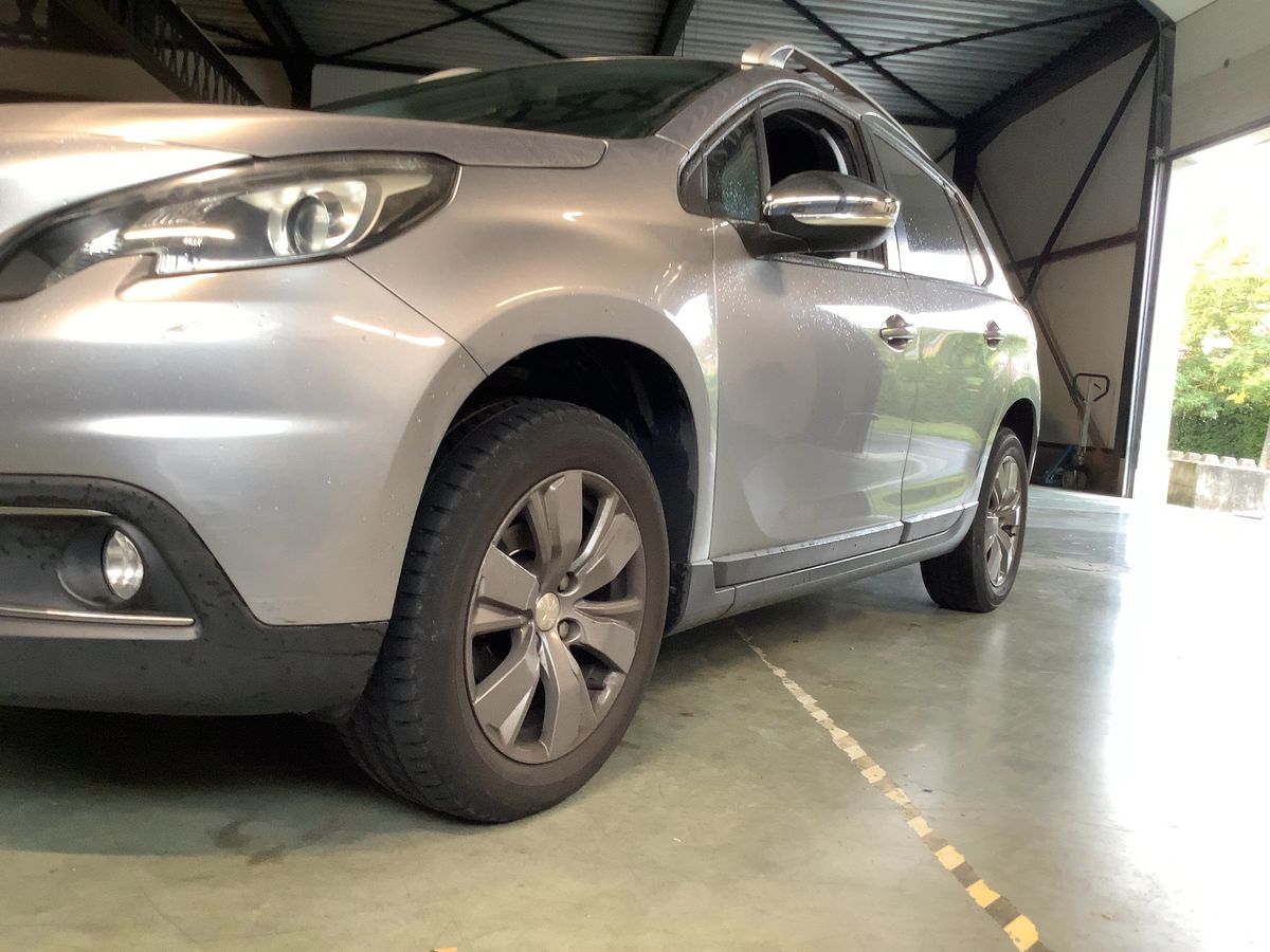 Peugeot 2008 1.2 e-VTi Style