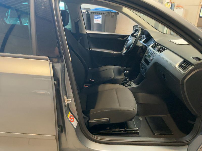 Skoda Rapid 1.2 TSI Ambition — zdjęcie 11