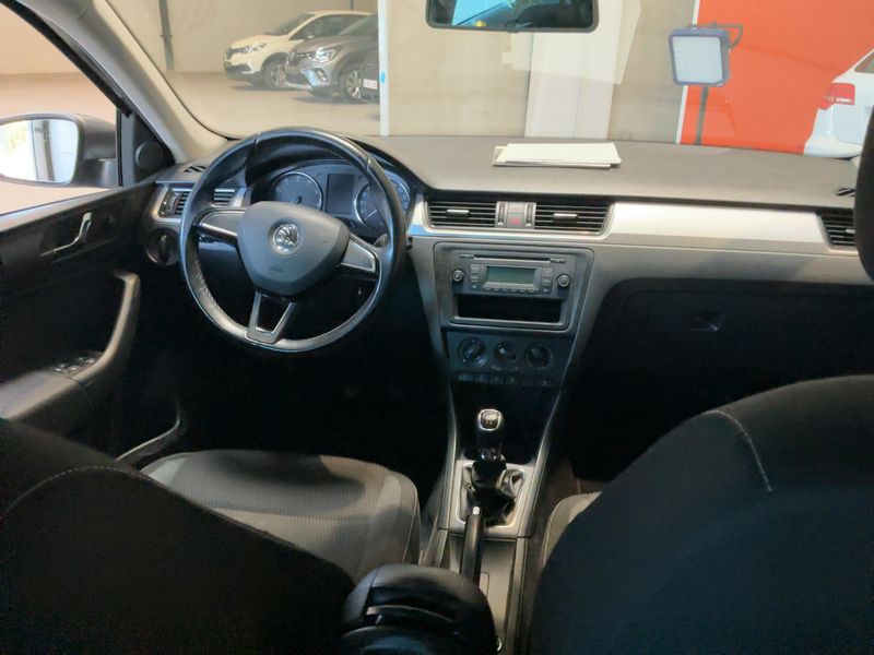 Skoda Rapid 1.2 TSI Ambition — zdjęcie 12