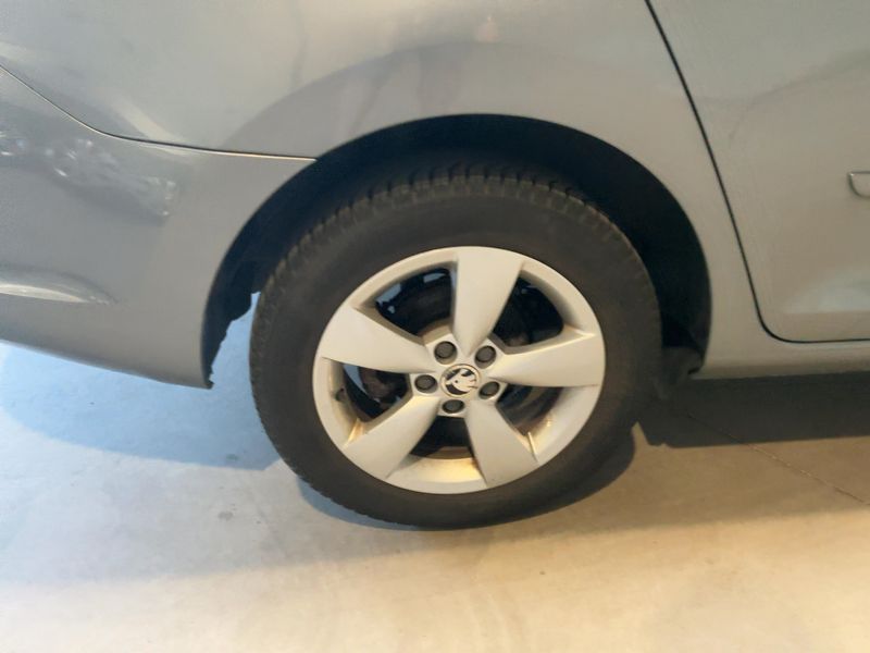 Skoda Rapid 1.2 TSI Ambition 2014 – снимка 9