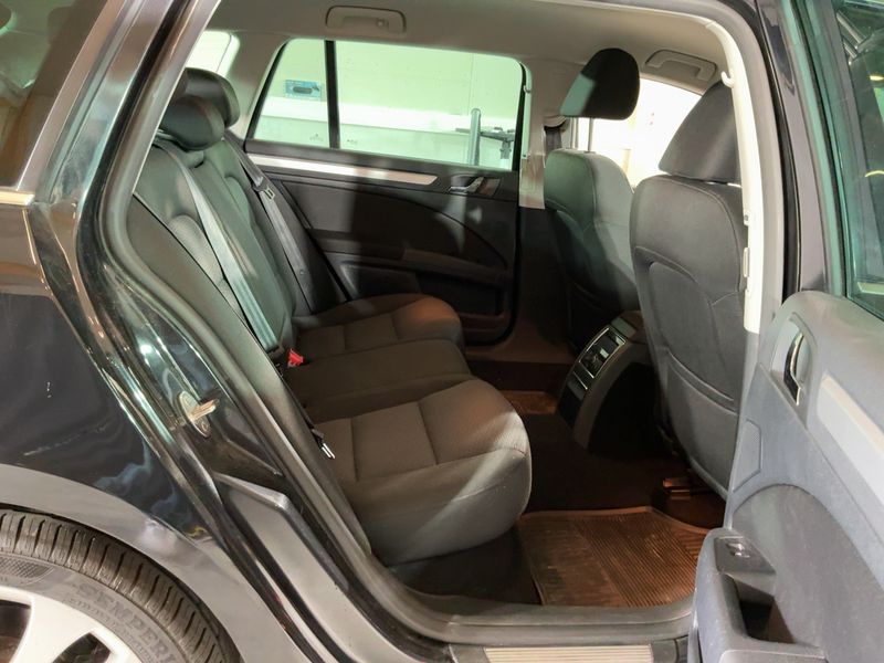 Skoda Superb 2.0 TDI Elegance 2013 – снимка 20