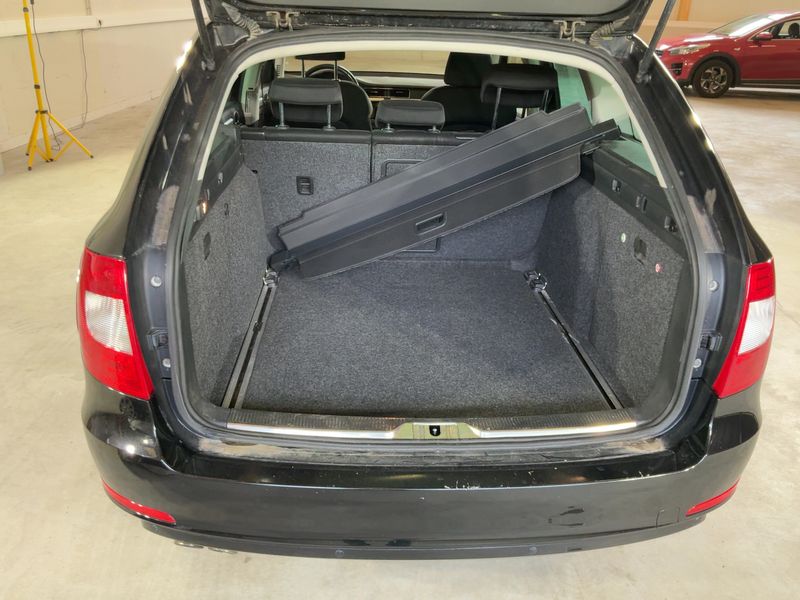 Skoda Superb 2.0 TDI Elegance 2013 – снимка 16