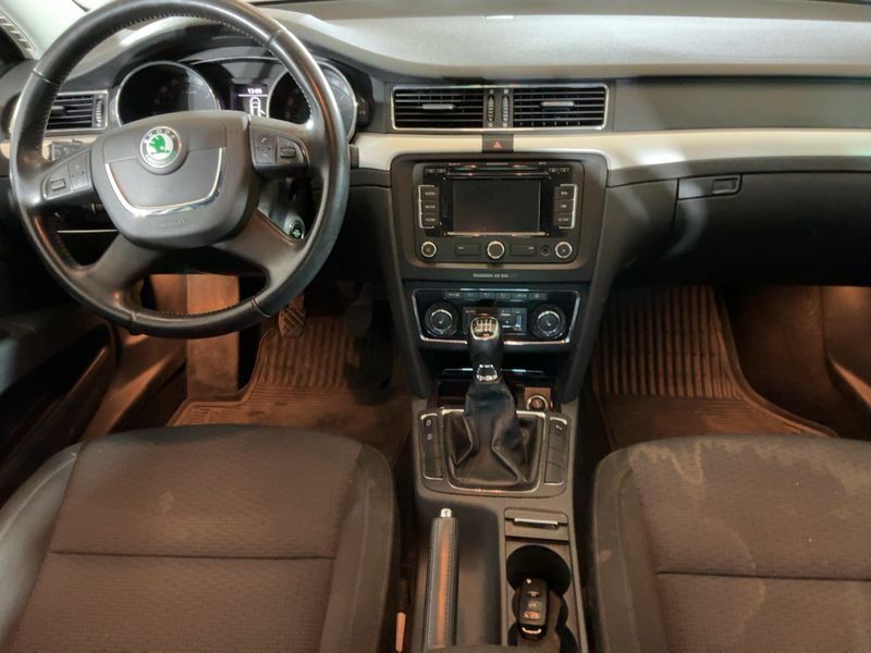 Skoda Superb 2.0 TDI Elegance 2013 – снимка 18