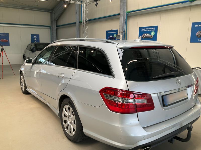 Mercedes-Benz E-Klasse E 250 CDI T BlueEfficiency Avantgarde — zdjęcie 3
