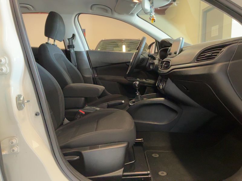 Fiat Tipo 1.6 JTDM Lounge — zdjęcie 11