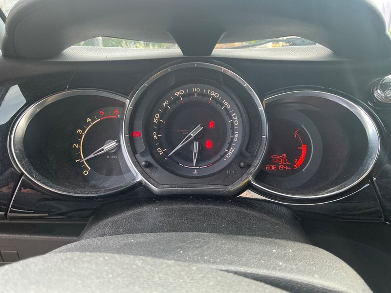 Citroen DS3 1.6 HDi SportChic — zdjęcie 4