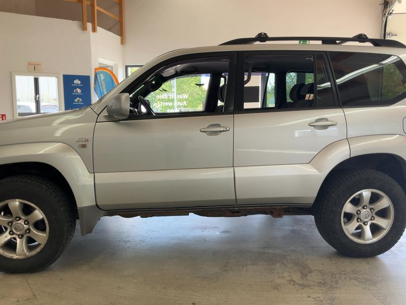 Toyota Land Cruiser 3.0 D-4D — zdjęcie 4