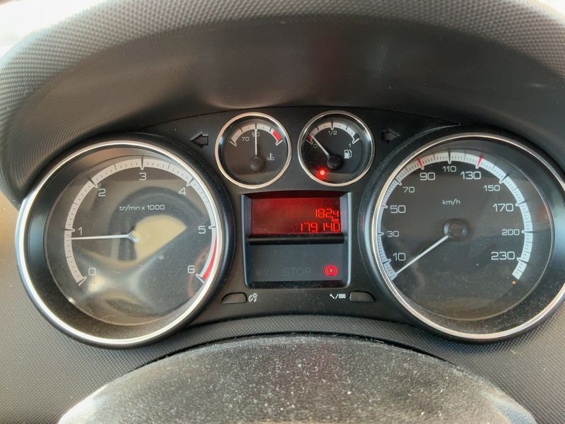 Peugeot 308 1.6 HDi Active — zdjęcie 13
