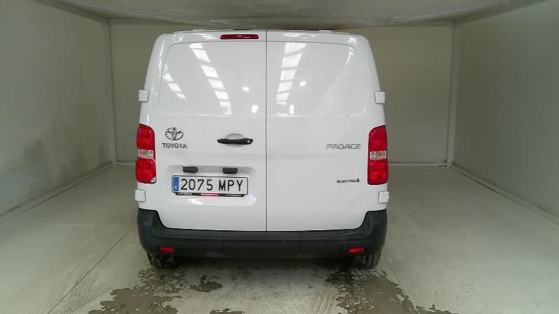 Toyota ProAce electric drive 100 kW Compact Combi GX — zdjęcie 4