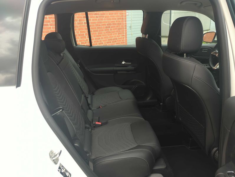 Mercedes-Benz GLB-Klasse GLB 220 Mild-Hybrid 4Matic — zdjęcie 14