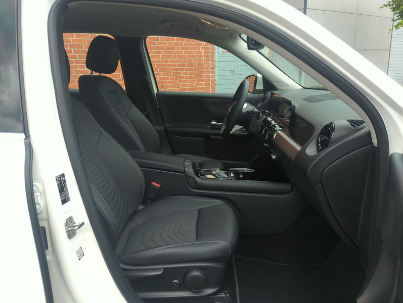Mercedes-Benz GLB-Klasse GLB 220 Mild-Hybrid 4Matic — zdjęcie 10