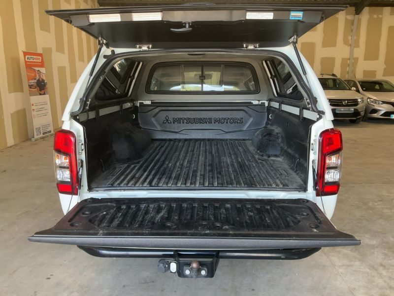 Mitsubishi L 200 2.2 DI-D Plus Club Cab 4WD — zdjęcie 10
