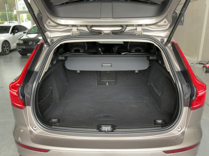 Volvo V60 Cross Country 2.0 D3 — zdjęcie 10