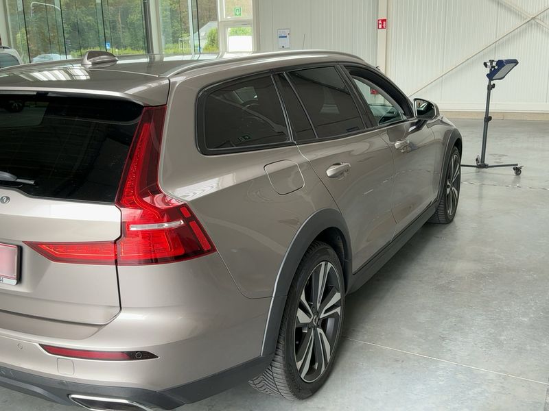 Volvo V60 Cross Country 2.0 D3 — zdjęcie 6