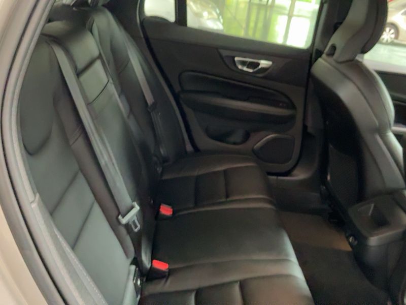 Volvo V60 Cross Country 2.0 D3 — zdjęcie 14