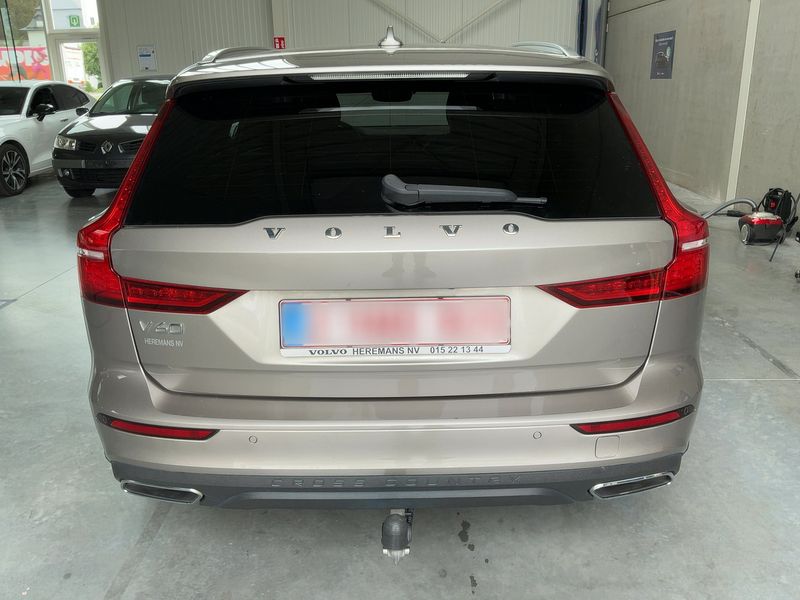 Volvo V60 Cross Country 2.0 D3 — zdjęcie 5