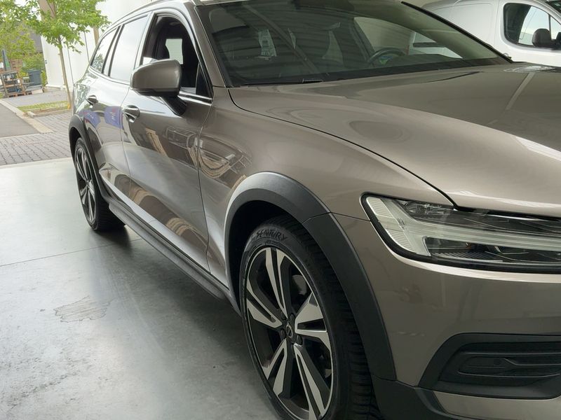 Volvo V60 Cross Country 2.0 D3 — zdjęcie 8