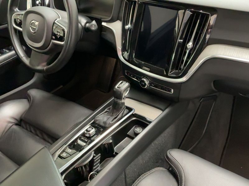 Volvo V60 Cross Country 2.0 D3 — zdjęcie 12