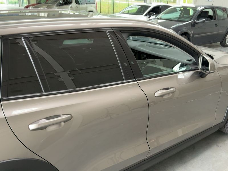 Volvo V60 Cross Country 2.0 D3 — zdjęcie 7