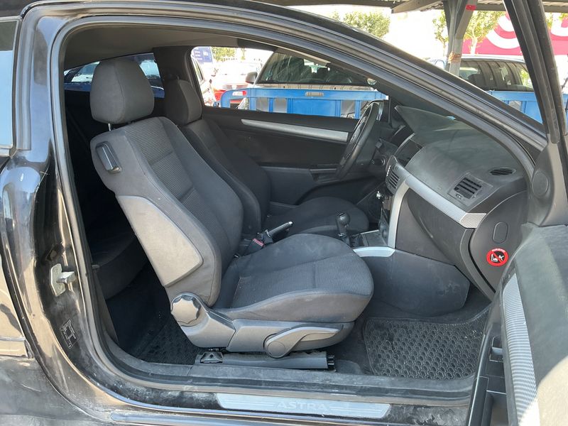 Opel Astra GTC 1.8 Sport — zdjęcie 3