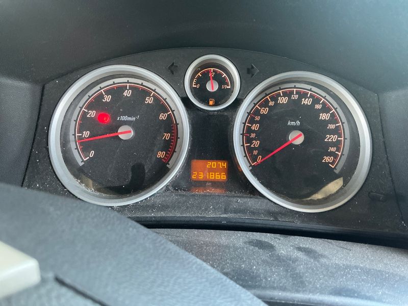 Opel Astra GTC 1.8 Sport — zdjęcie 4
