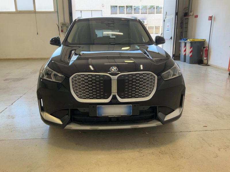 BMW iX1 eDrive 20 xLine — zdjęcie 9