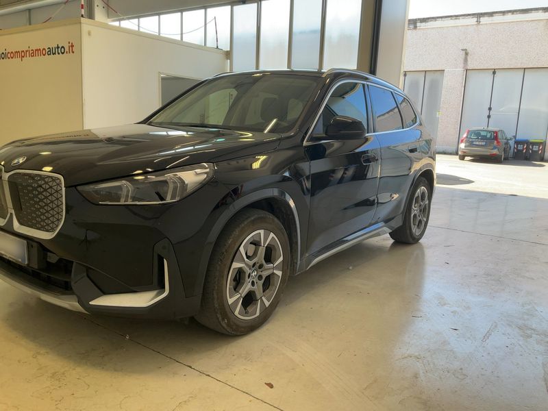 BMW iX1 eDrive 20 xLine — zdjęcie 2
