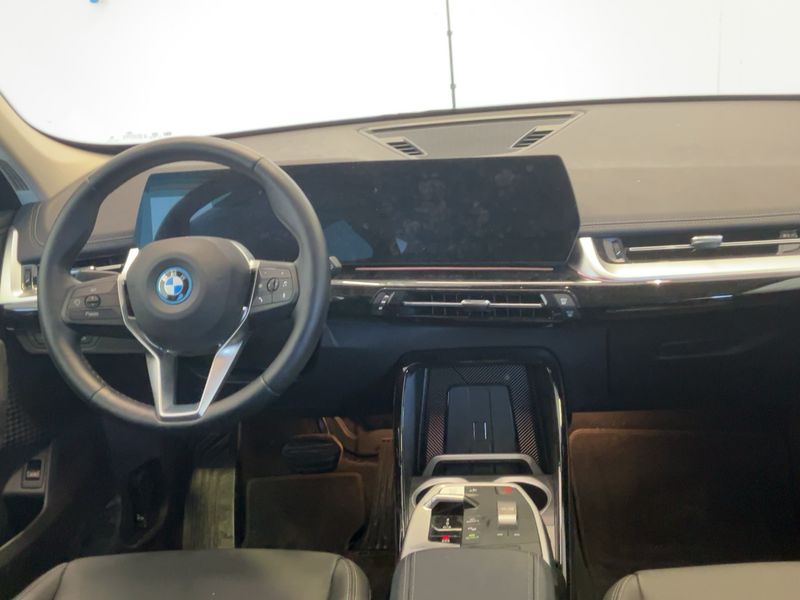 BMW iX1 eDrive 20 xLine — zdjęcie 12