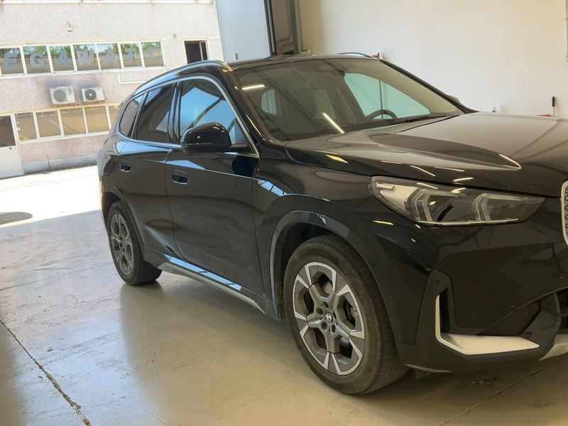 BMW iX1 eDrive 20 xLine — zdjęcie 8