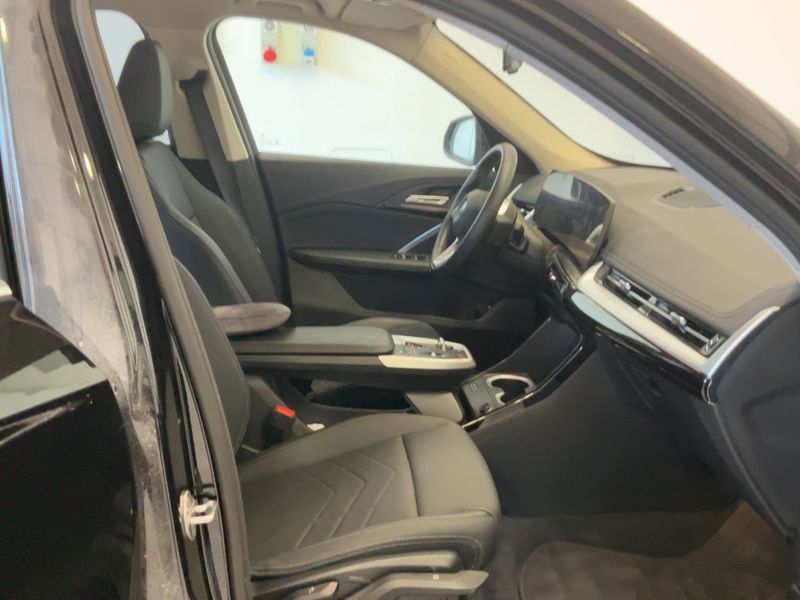 BMW iX1 eDrive 20 xLine — zdjęcie 11