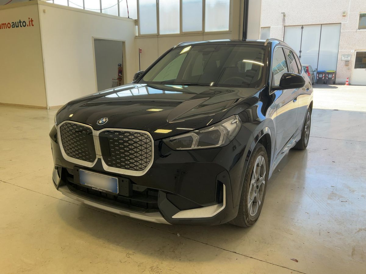 BMW iX1 2025