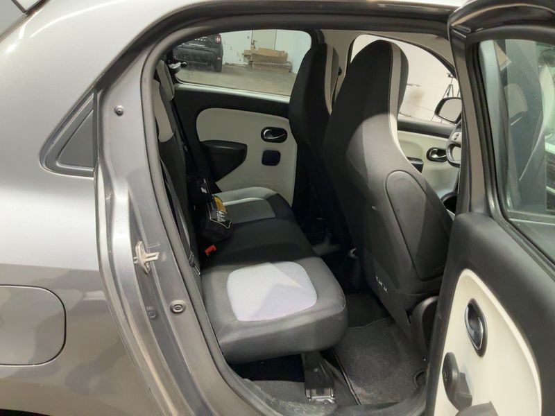 Renault Twingo 1.0 SCe Experience — zdjęcie 14