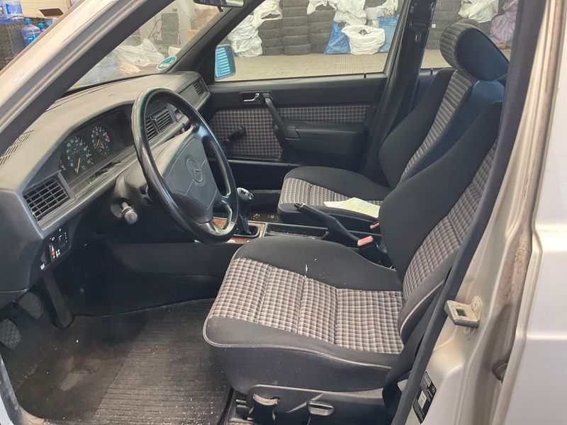 Mercedes-Benz 190/190 E 1.8 E — zdjęcie 3