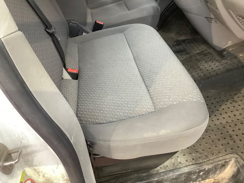 Volkswagen T5 Transporter 2.0 TDI Kasten lang 2012 – снимка 48