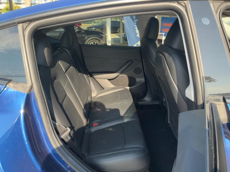 Tesla Model Y Standard Range — zdjęcie 14