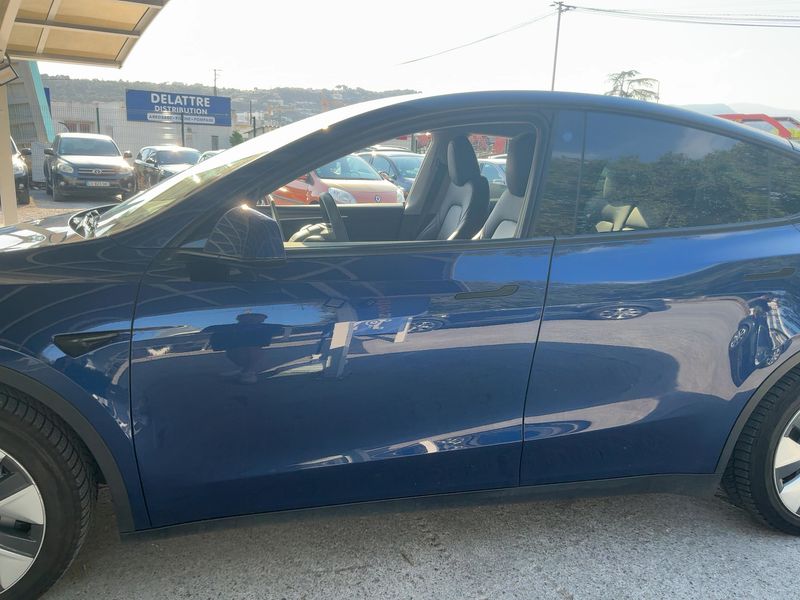 Tesla Model Y Standard Range — zdjęcie 4
