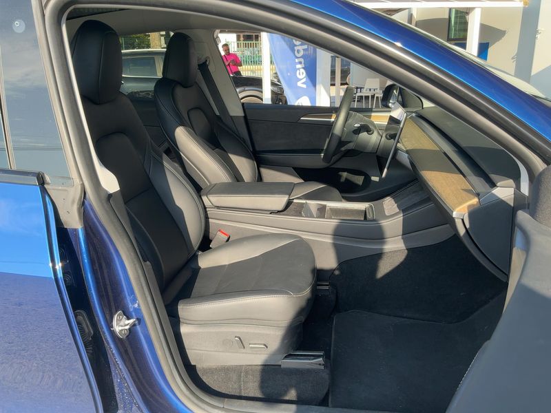 Tesla Model Y Standard Range — zdjęcie 11