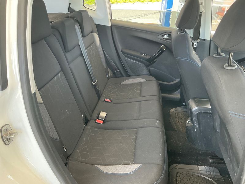 Peugeot 2008 1.2 PureTech Active — zdjęcie 14