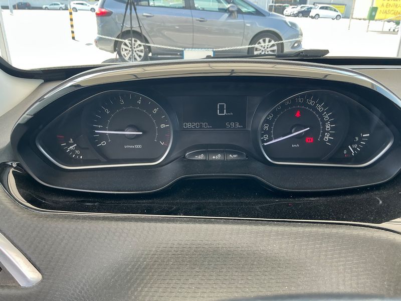 Peugeot 2008 1.2 PureTech Active — zdjęcie 13