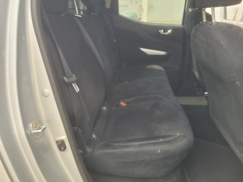 Nissan NP300 Pick-up 2.3 dCi N-Connecta Double Cab 4x4 — zdjęcie 14
