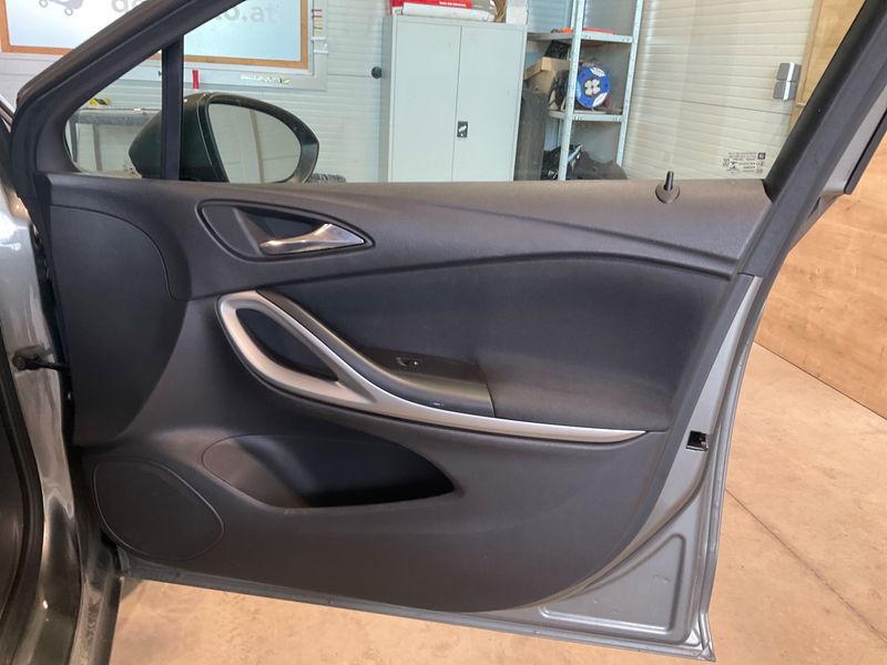 Opel Astra 1.6 CDTI DPF Österreich Edition Start/Stop 2018 – снимка 23