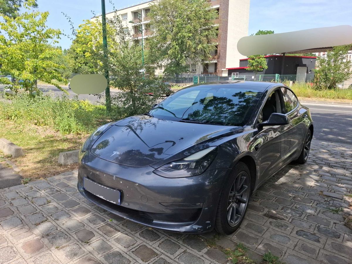 Tesla Model 2022