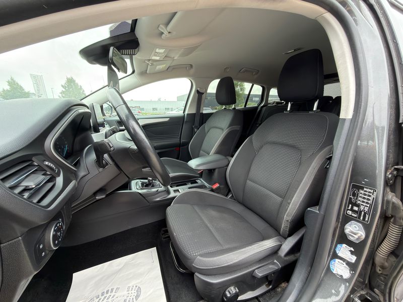 Ford Focus 1.5 TDCi EcoBlue Cool&Connect — zdjęcie 9