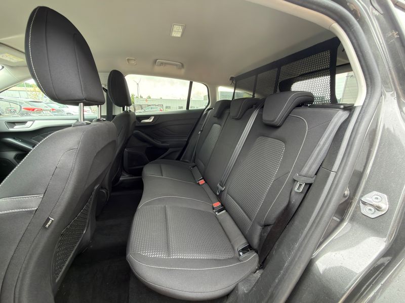Ford Focus 1.5 TDCi EcoBlue Cool&Connect — zdjęcie 13