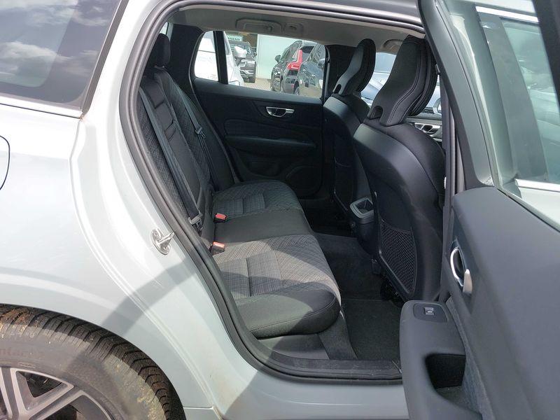 Volvo V60 2.0 B4 Mild-Hybrid Core — zdjęcie 14