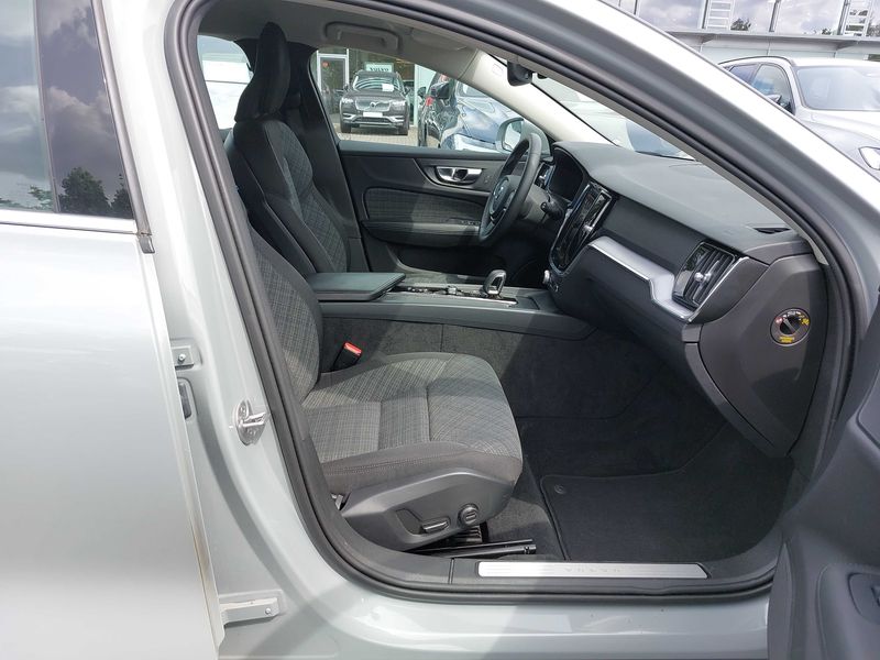 Volvo V60 2.0 B4 Mild-Hybrid Core — zdjęcie 10