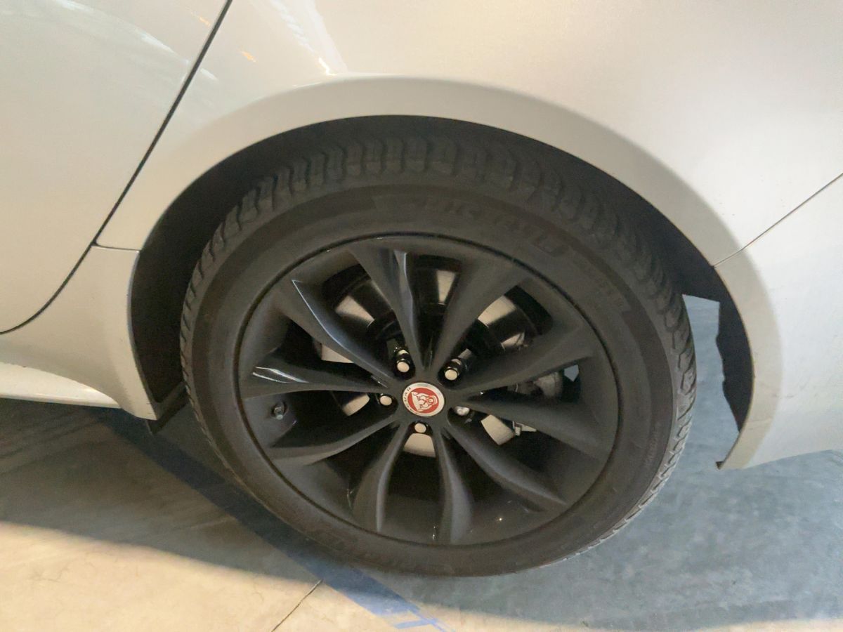 Jaguar XF 2018 — photo 6