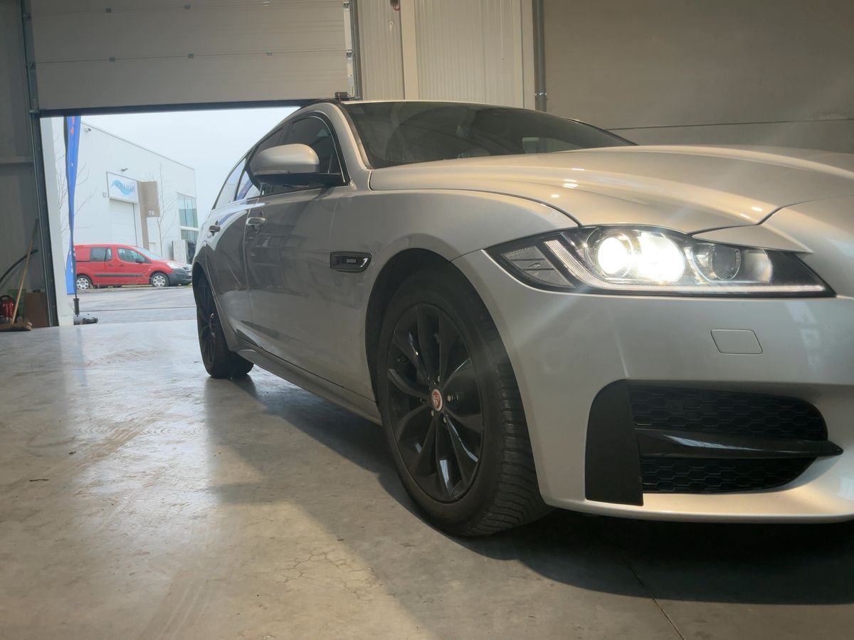 Jaguar XF 2018 — photo 13