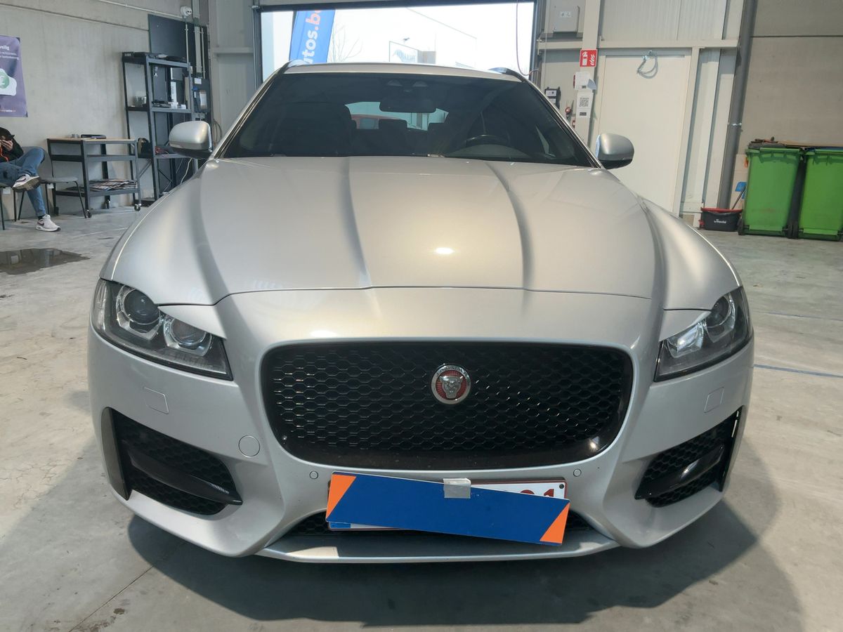 Jaguar XF 2018 — photo 15