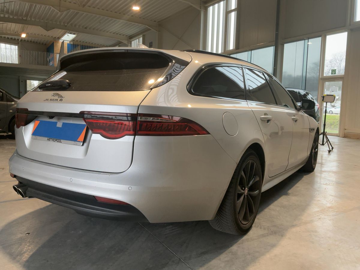 Jaguar XF 2018 — photo 9